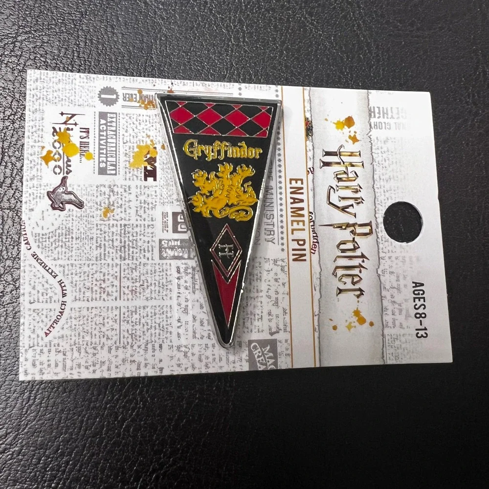 Harry Potter Gryffindor Enamel Pin Loungefly Ages 8-13 New on Card